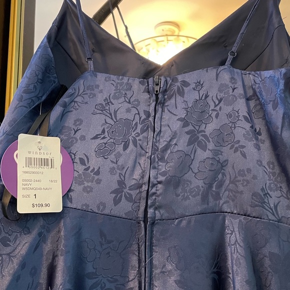 Windsor Gown - Picture 4 of 5